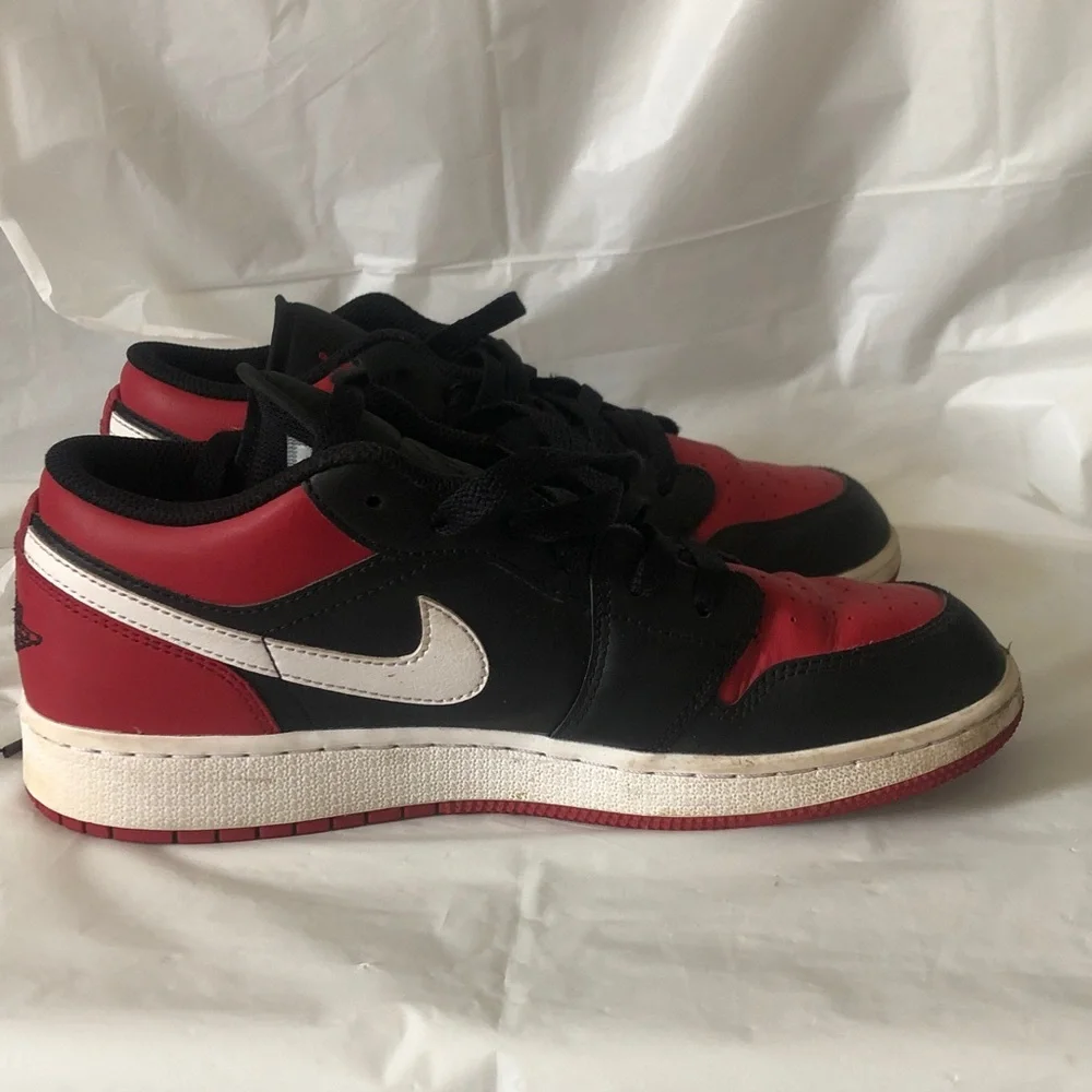 Air Jordan’s 2023 remake US size 7 youth EU 40 women’s 9 great condition